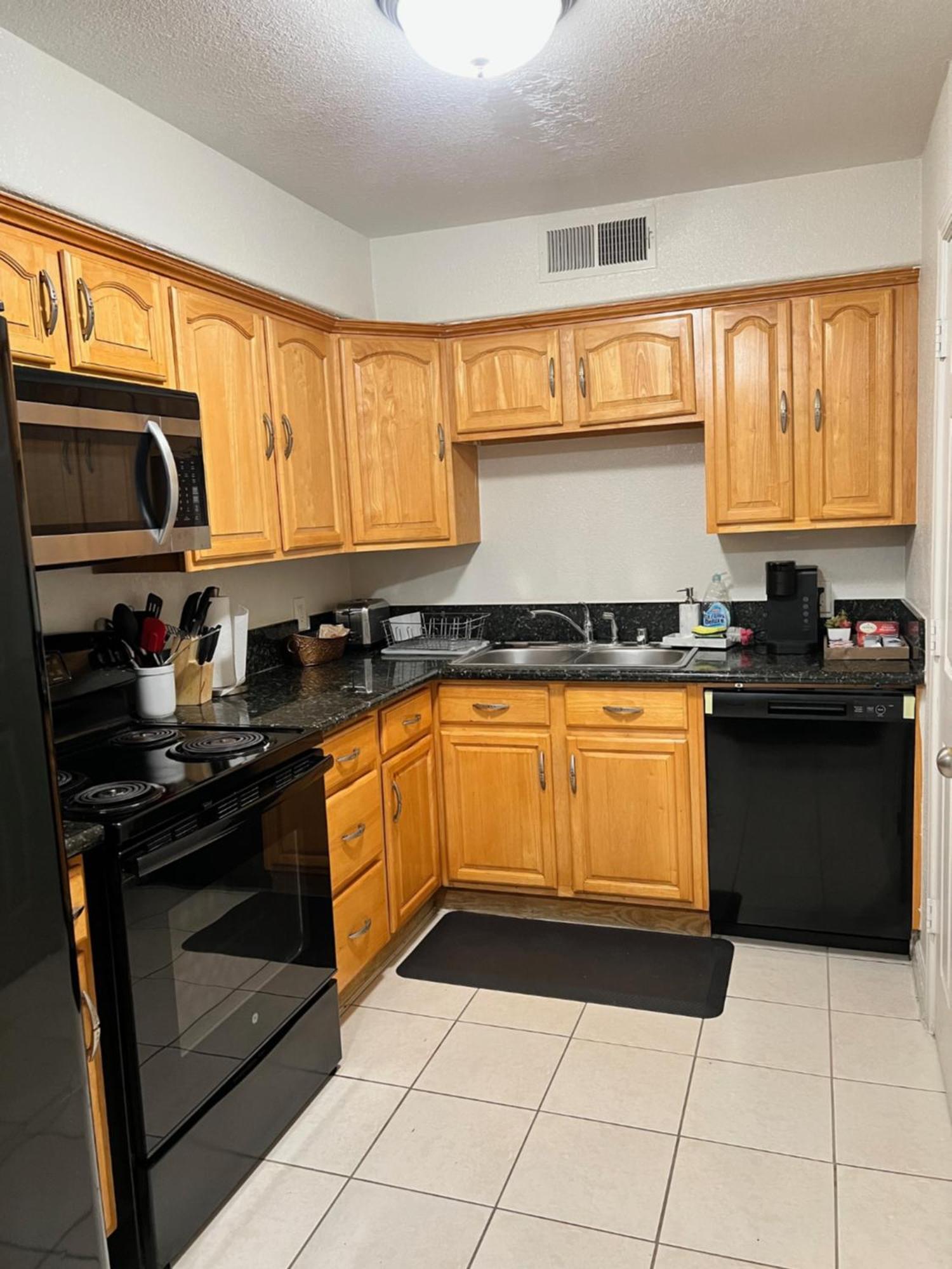 Peaceful 2Bed,1Bath Condo With Free Parking All Yours To Enjoy Fresno Buitenkant foto